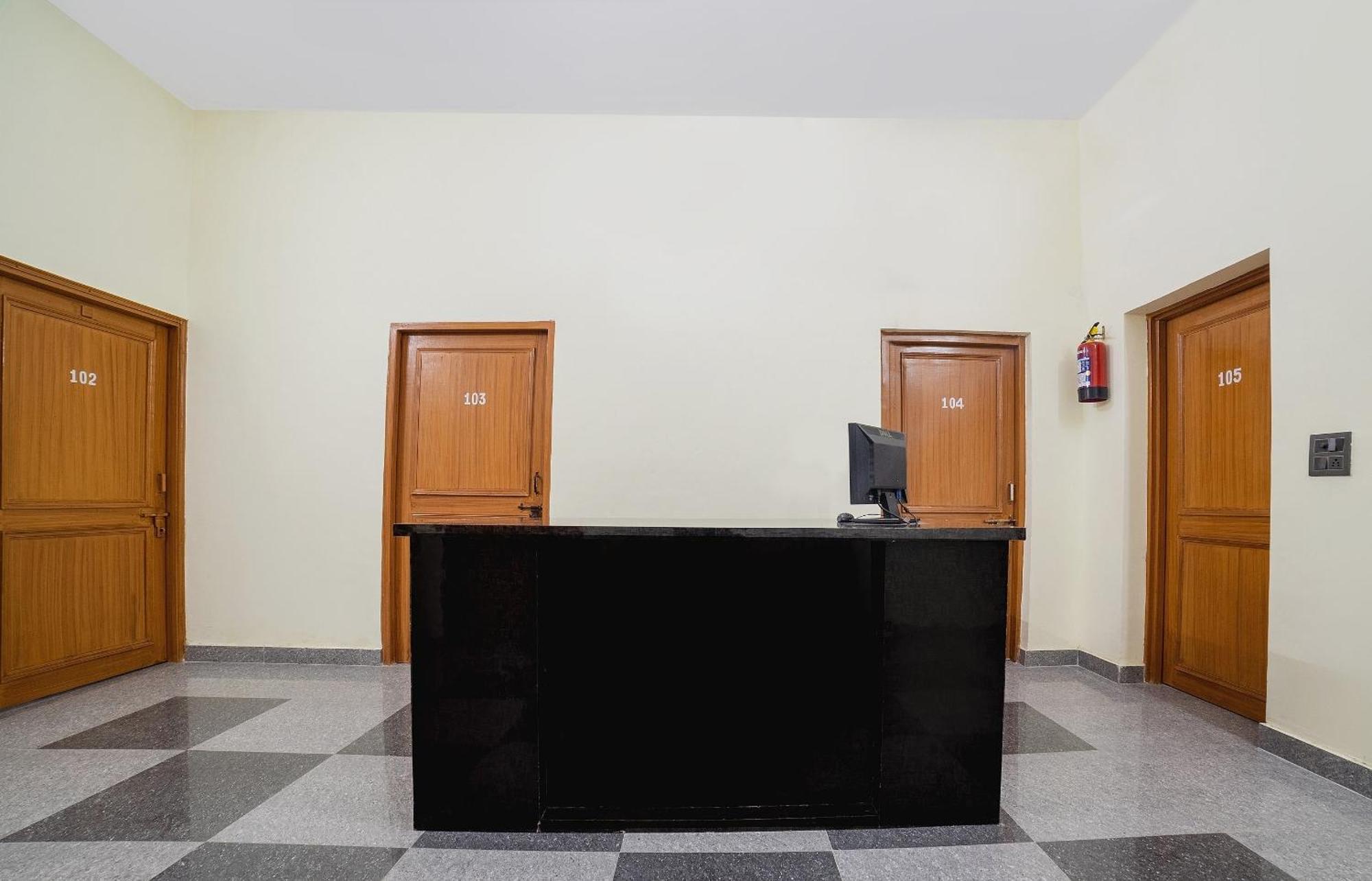 Hotel O Home Gautam Homestay Dehradun Esterno foto